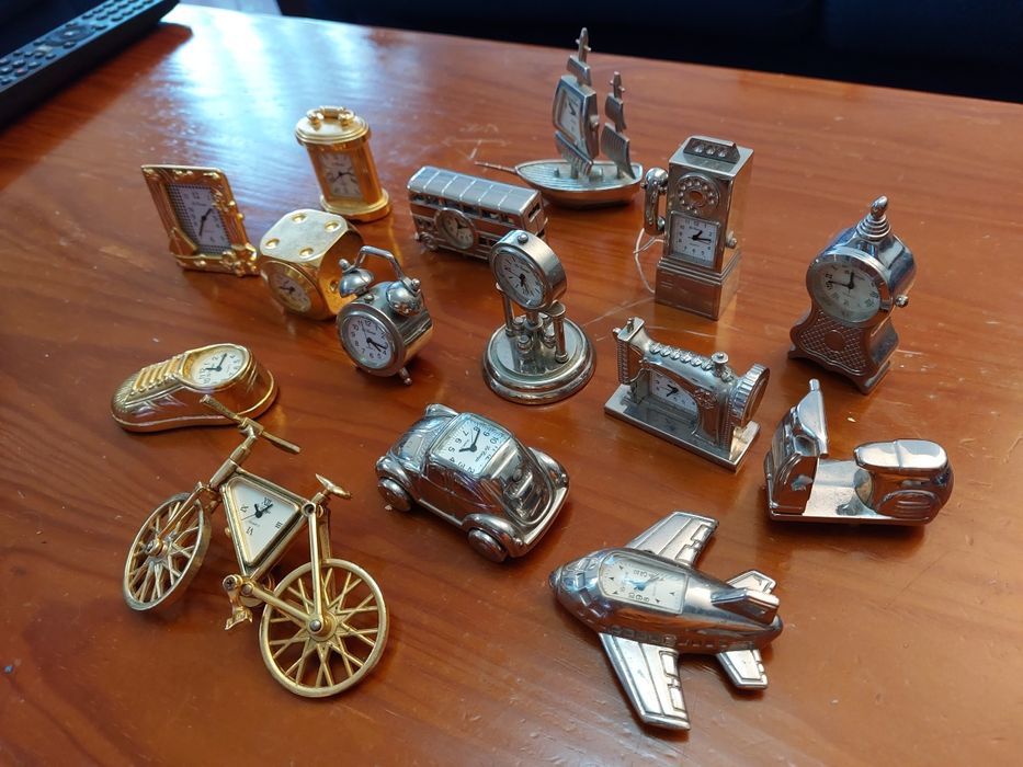 Coleção de 15 relógios.