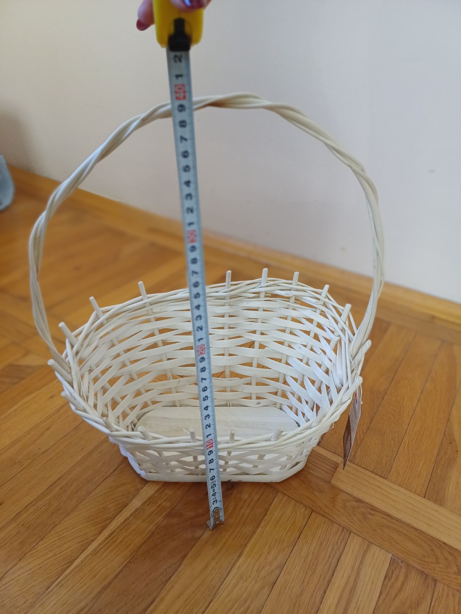 Wiklinowy kosz prezentowy biały