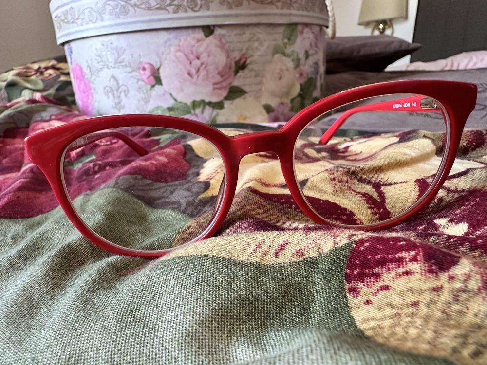 Okulary korekcyjne czerwone Moschino