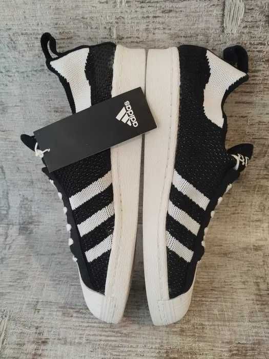 Adidas Superstar 80S Primeknit w kolorze czarnym.