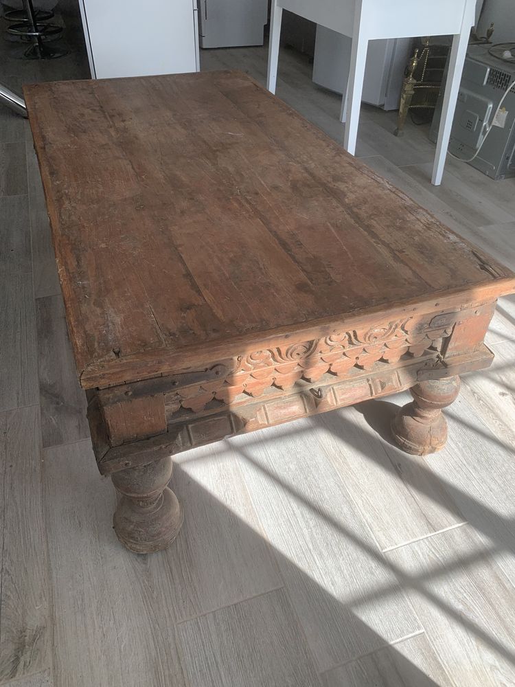 Mesa de sala em madeira