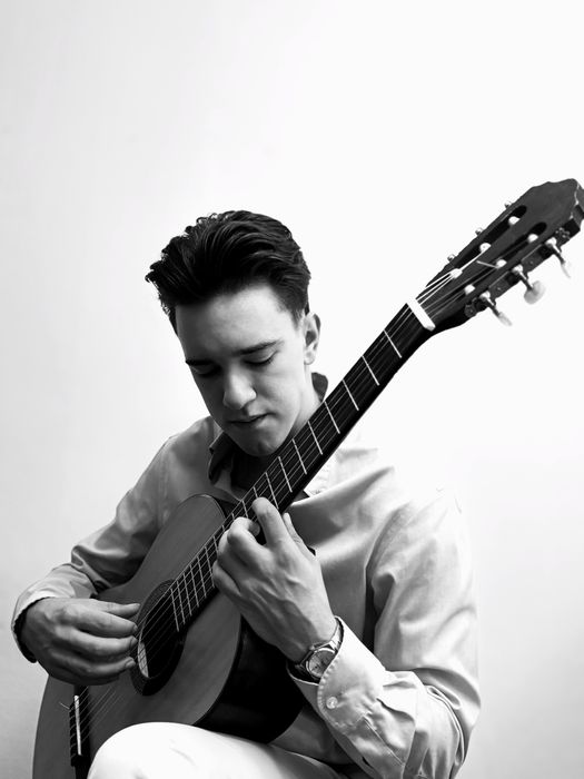 ВИКЛАДАЧ ГІТАРИ – Приватні уроки для дітей та дорослих!