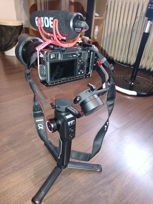 Nowy Sprzedam gimbal do aparatu Moza air cross 2