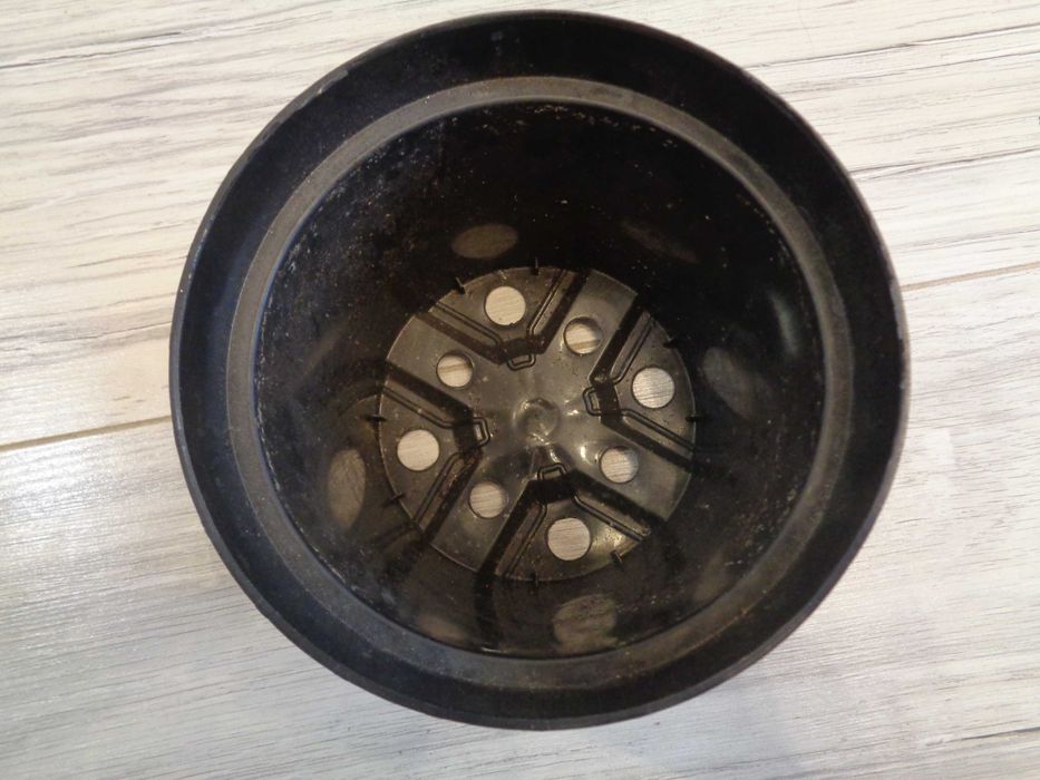 Doniczka donica / 1,5 L / 15 x 12 x 11,5 cm / SPRAWNA /DARMOWA DOSTAWA