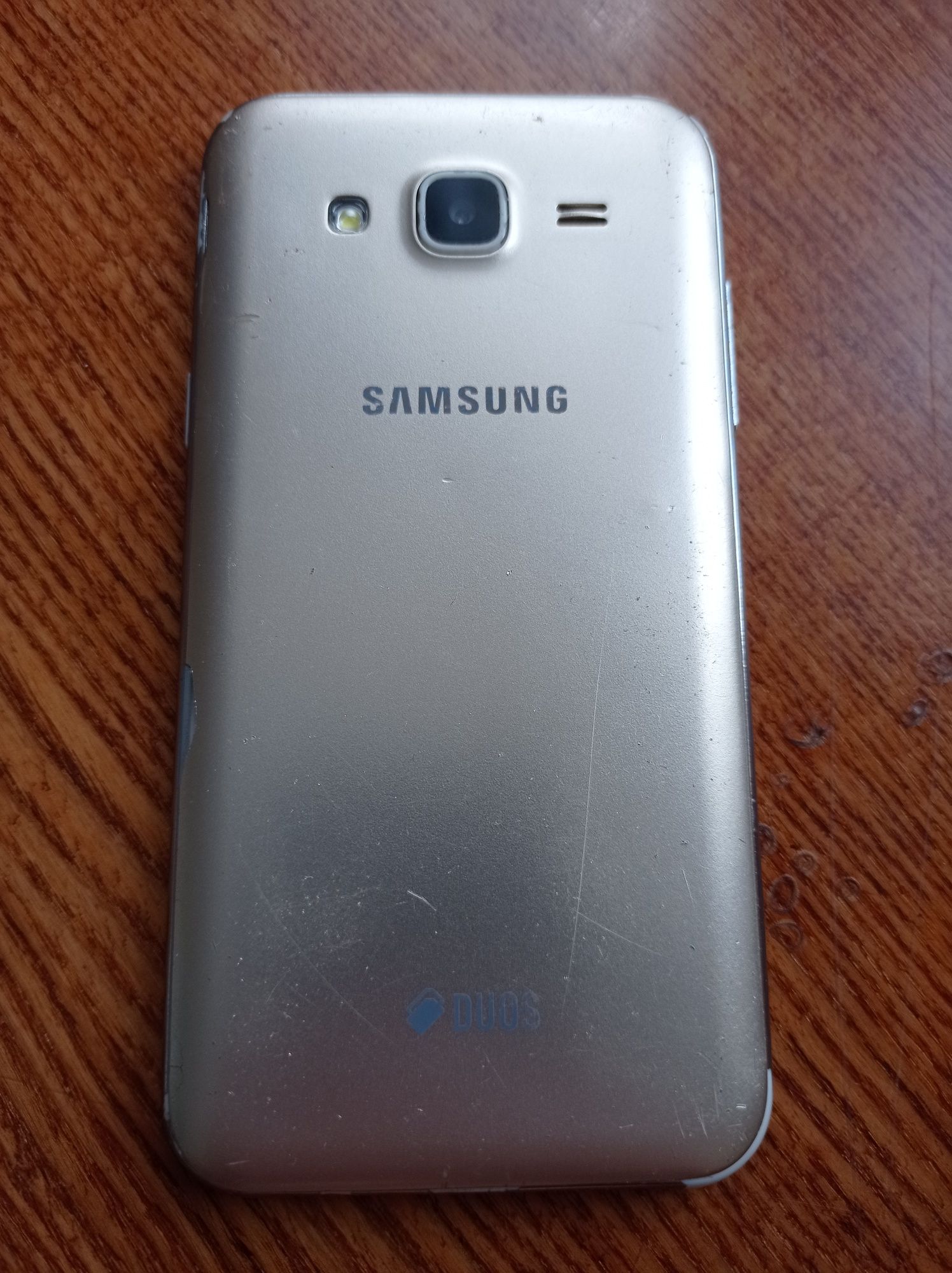 Смартфон Samsung Galaxy J5 SM-J500F