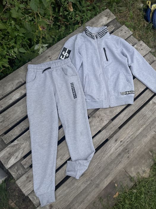 Костюм спортивний