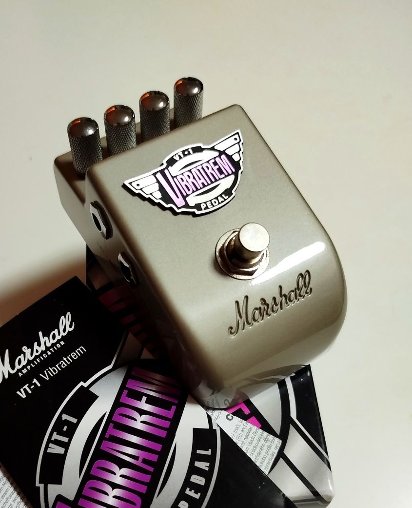 Marshall Vibratrem VT-1 pedal efeitos stereo tremolo vibrato guitarra