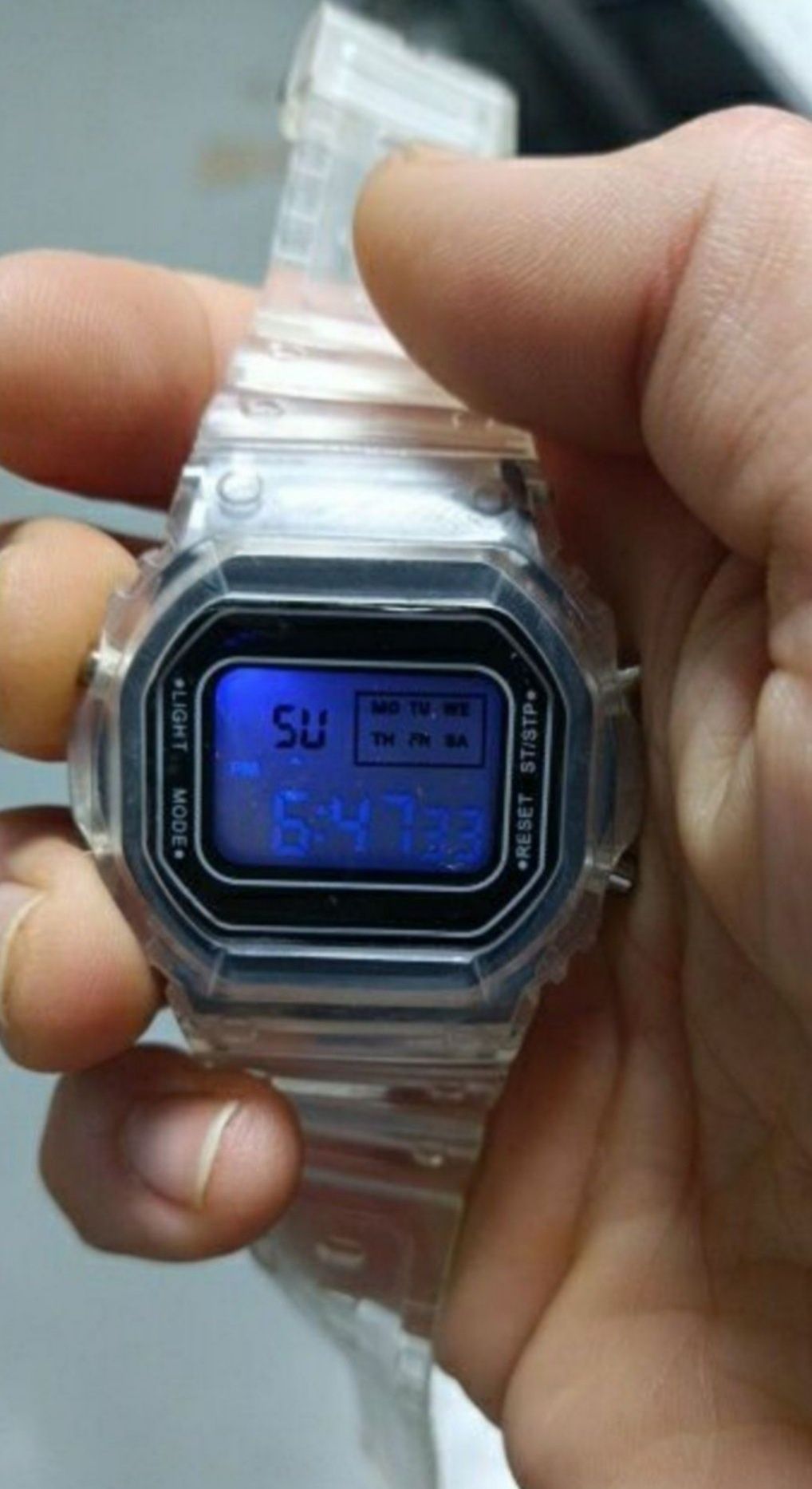 Sportowy zegarek w stylu serii G, DW5600