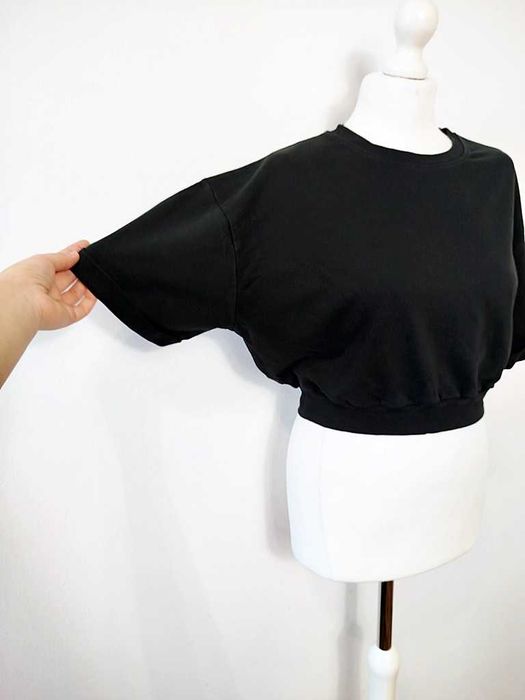 157 czarny krótki tshirt ze ściąganiem w talii