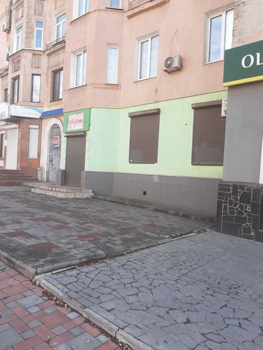 Продаю  комерцiйне примiщення  125 м кв  по вул.M.Зiнчевського 2.