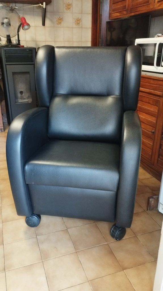 Cadeirão reclinável preto