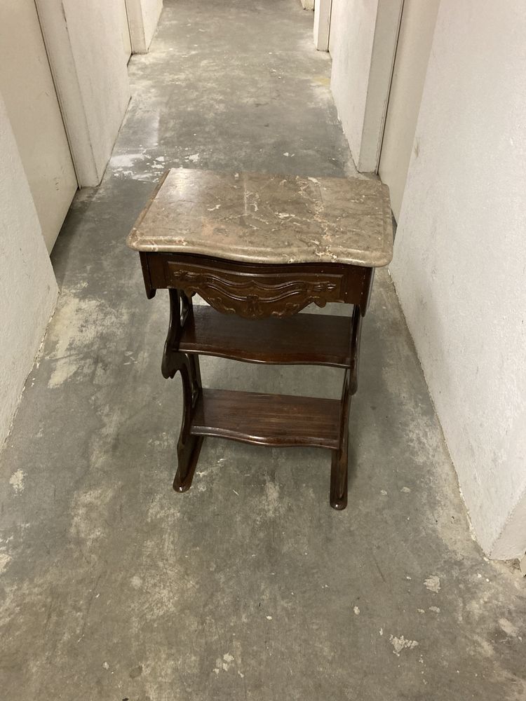 Mesinha de apoio em mogno ((antiga)