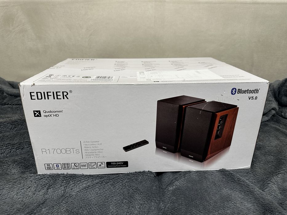 Edifier R1700BTs