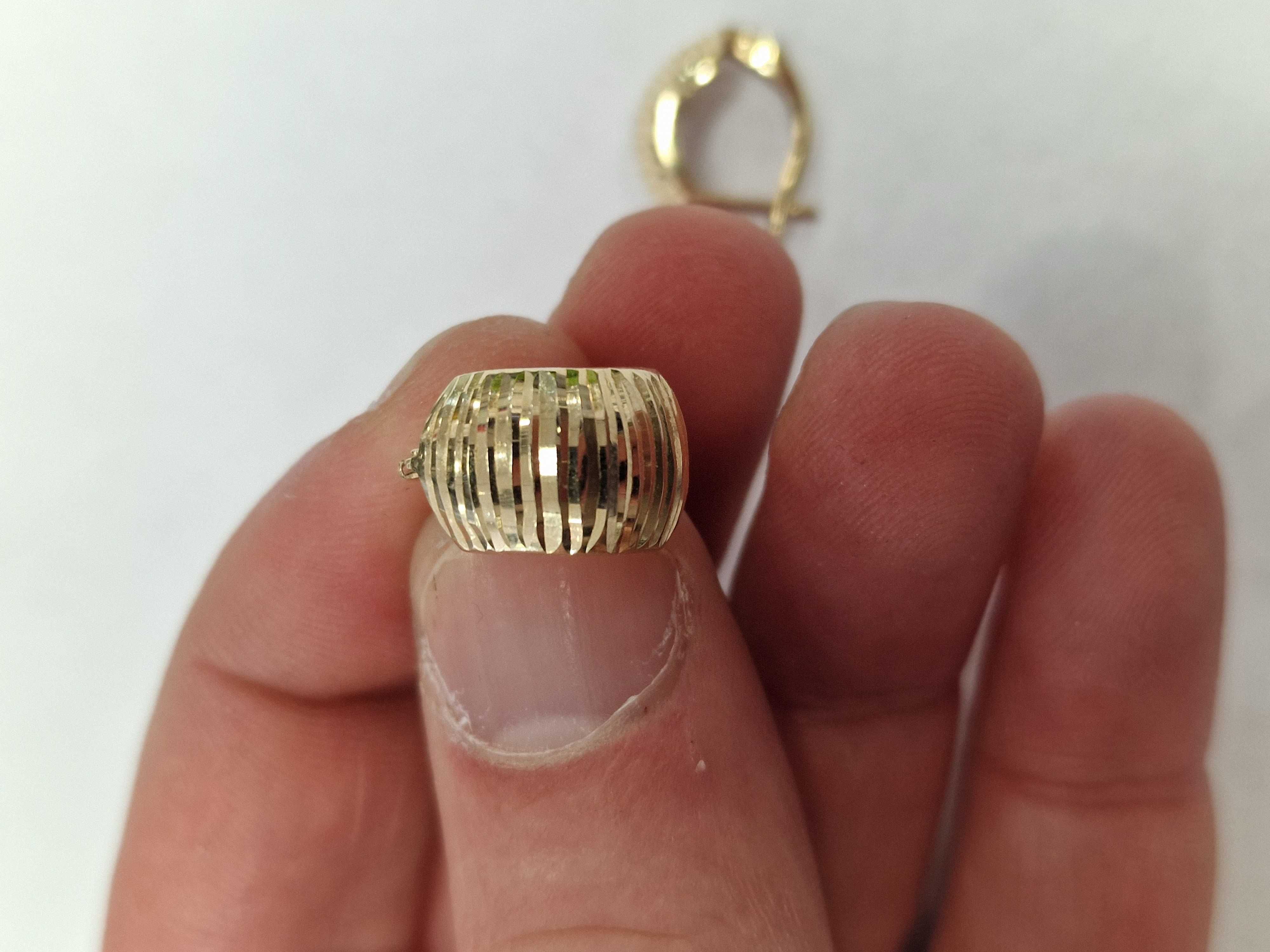 Złote kolczyki damskie/ 585/ 1.71 gram/ nowoczesne/ żółte złoto