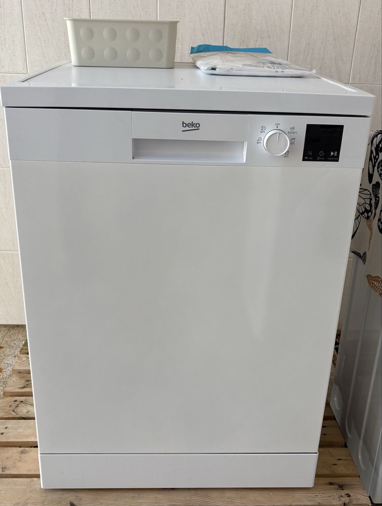 MÁQUINA LAVAR LOUÇA BEKO DVN 05320 W