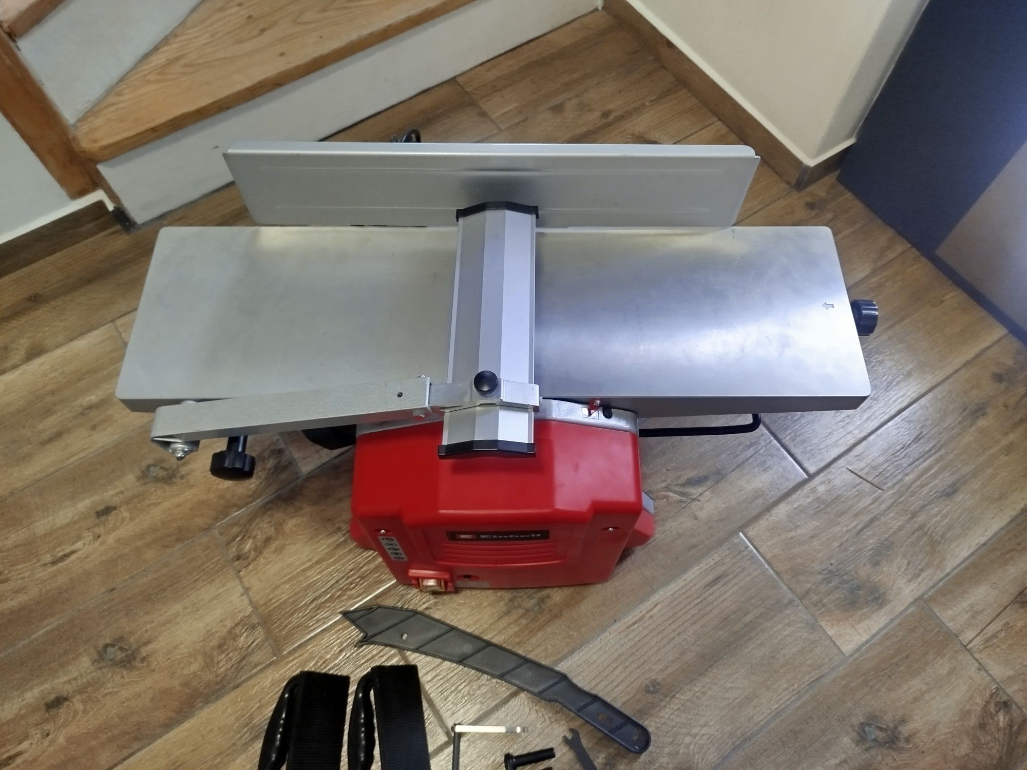 Strug stacjonarny grubościówka einhell TC-SP 204