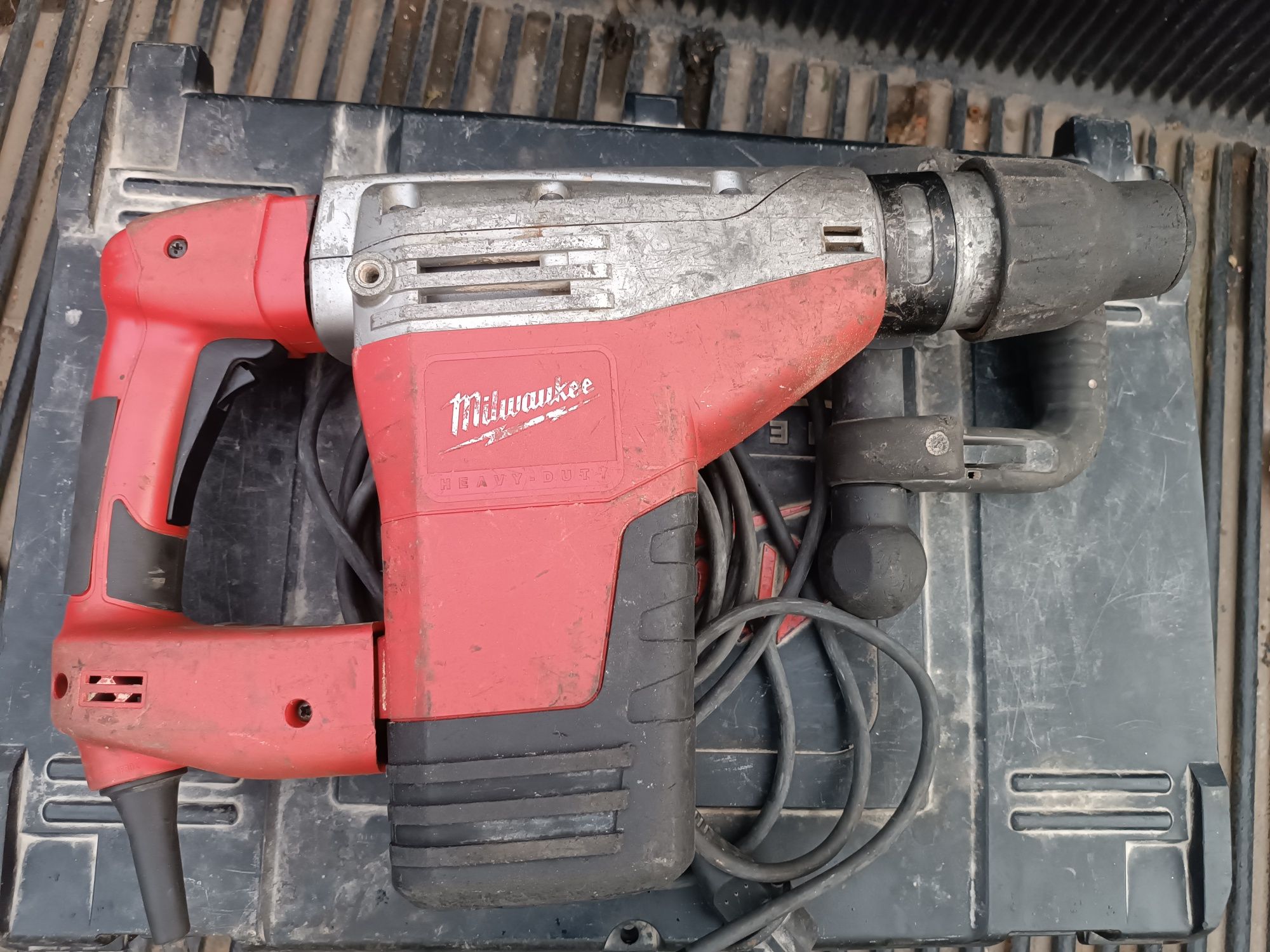 MILWAUKEE młot kujący SDS-MAX 1300W 8,5J 6,3kg KANGO