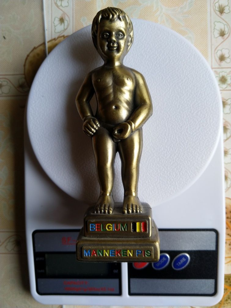 Статуэтка "Писающий мальчик", металлическая под бронзу, пр-во Бельгия.