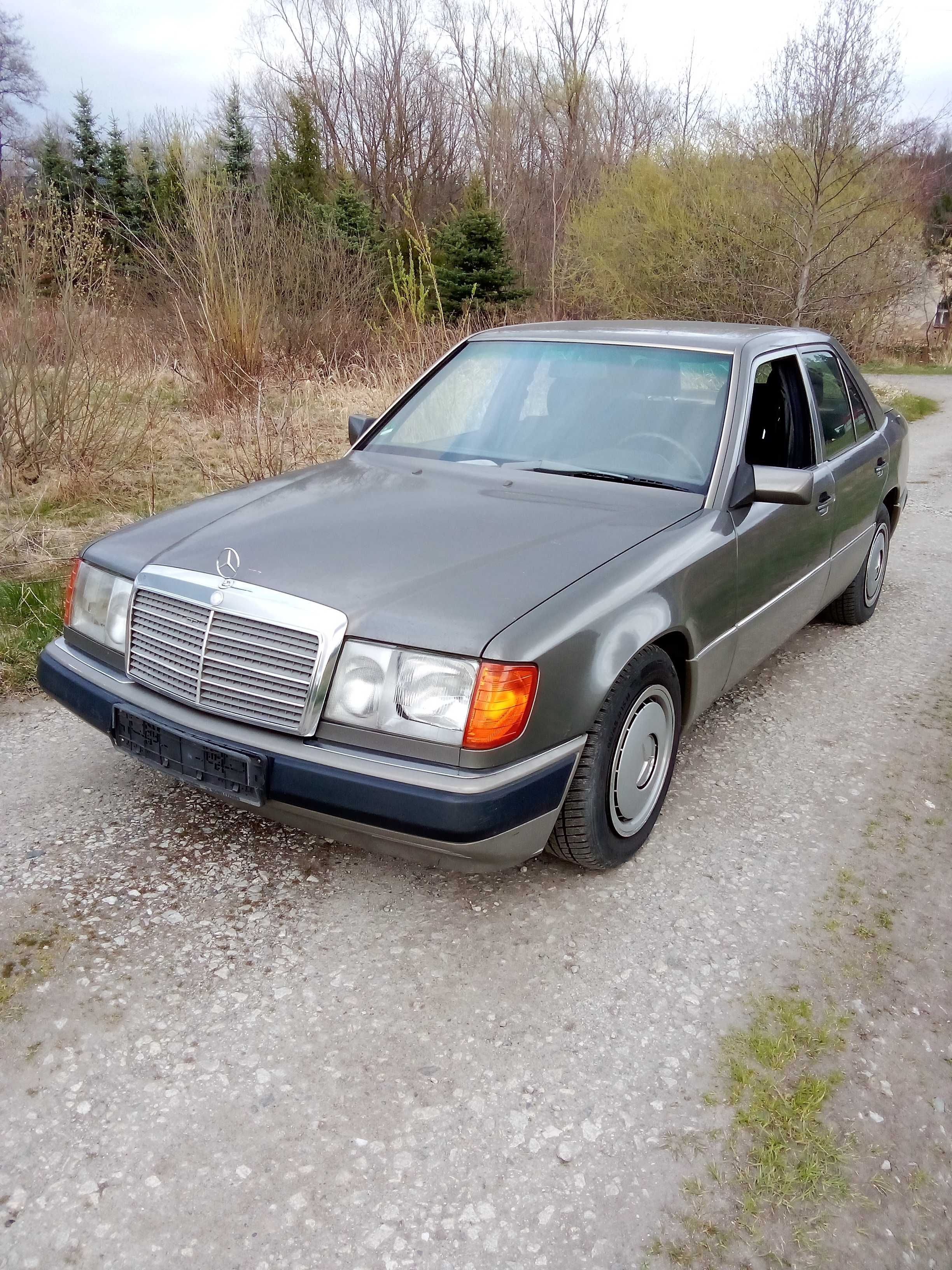 Mercedes 124 .300 E sedan