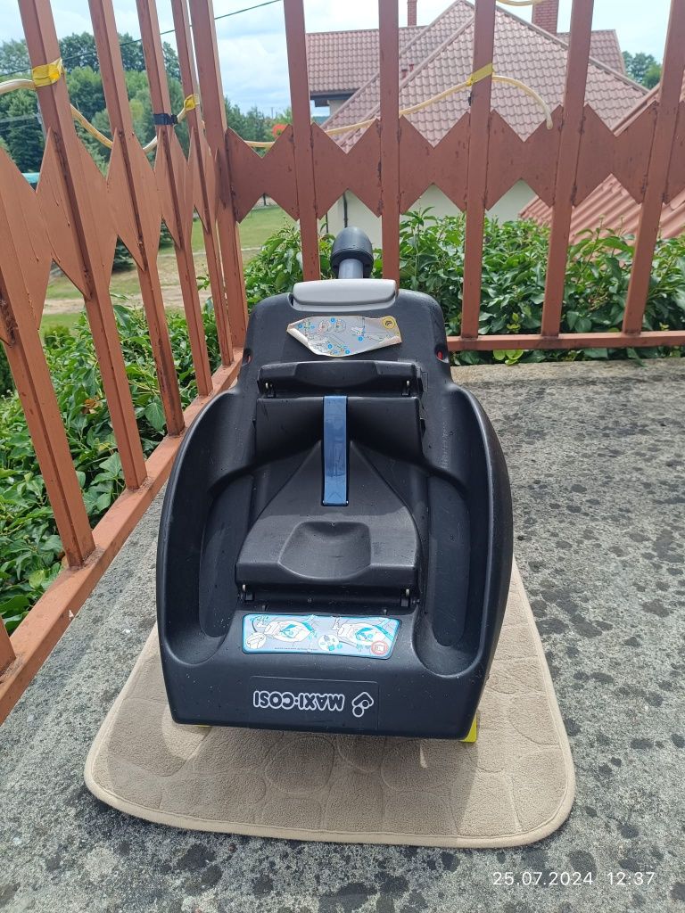 Fotelik Maxi Cosi z bazą ISOFIX