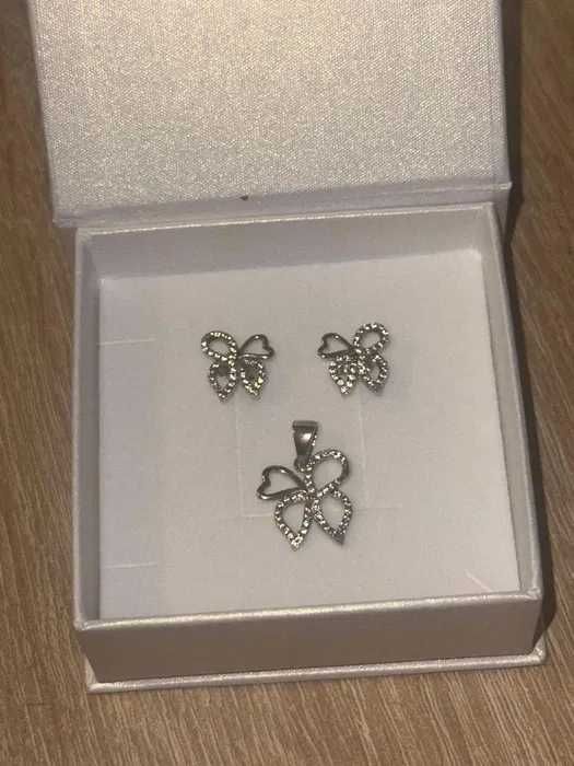 Kolczyki i zawieszka na łańcuszek srebro próba 925 zestaw biżuterii