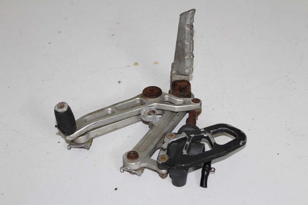 PEUGEOT XR6 set peg mocowanie podnóżek pompa tył