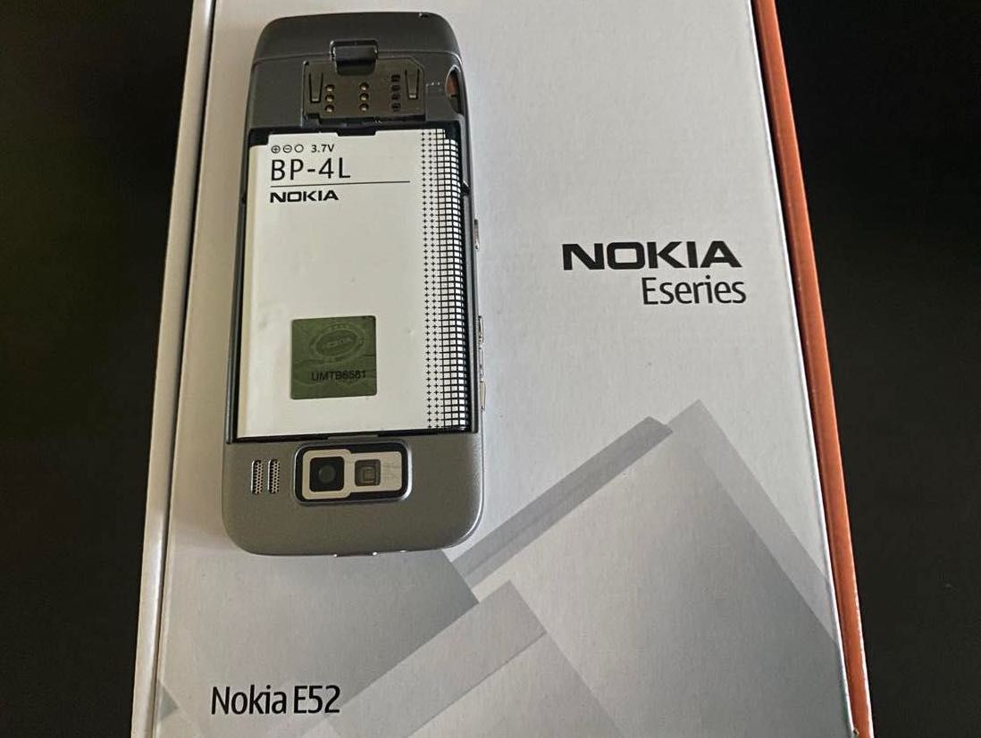 Nokia E52 - pełny zestaw