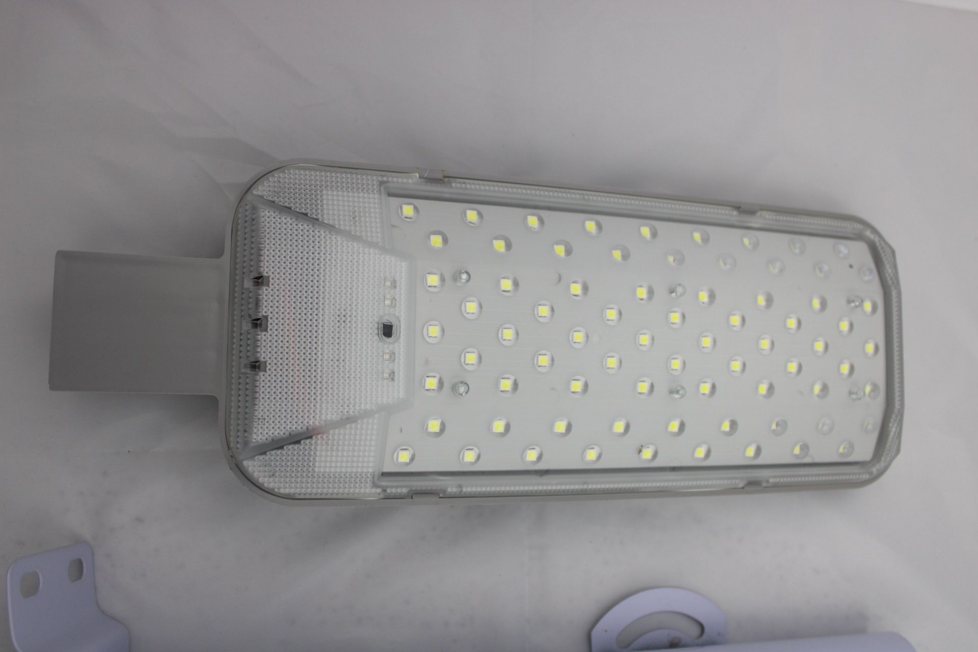 Lampa uliczna, ładowana Solarem, Mega mocna, niezależne zasilanie