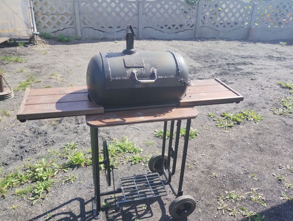 Grill ogrodowy węglowy