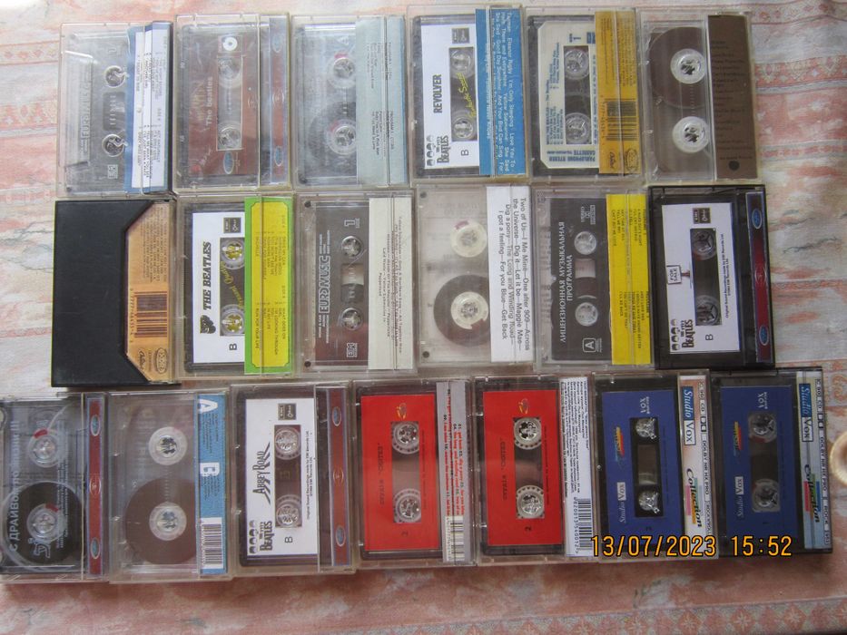 аудіокасети с записом гурту BEATLES