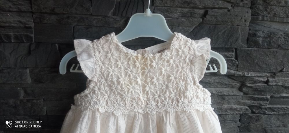 Kremowa świąteczna sukienka Newbie r. 68