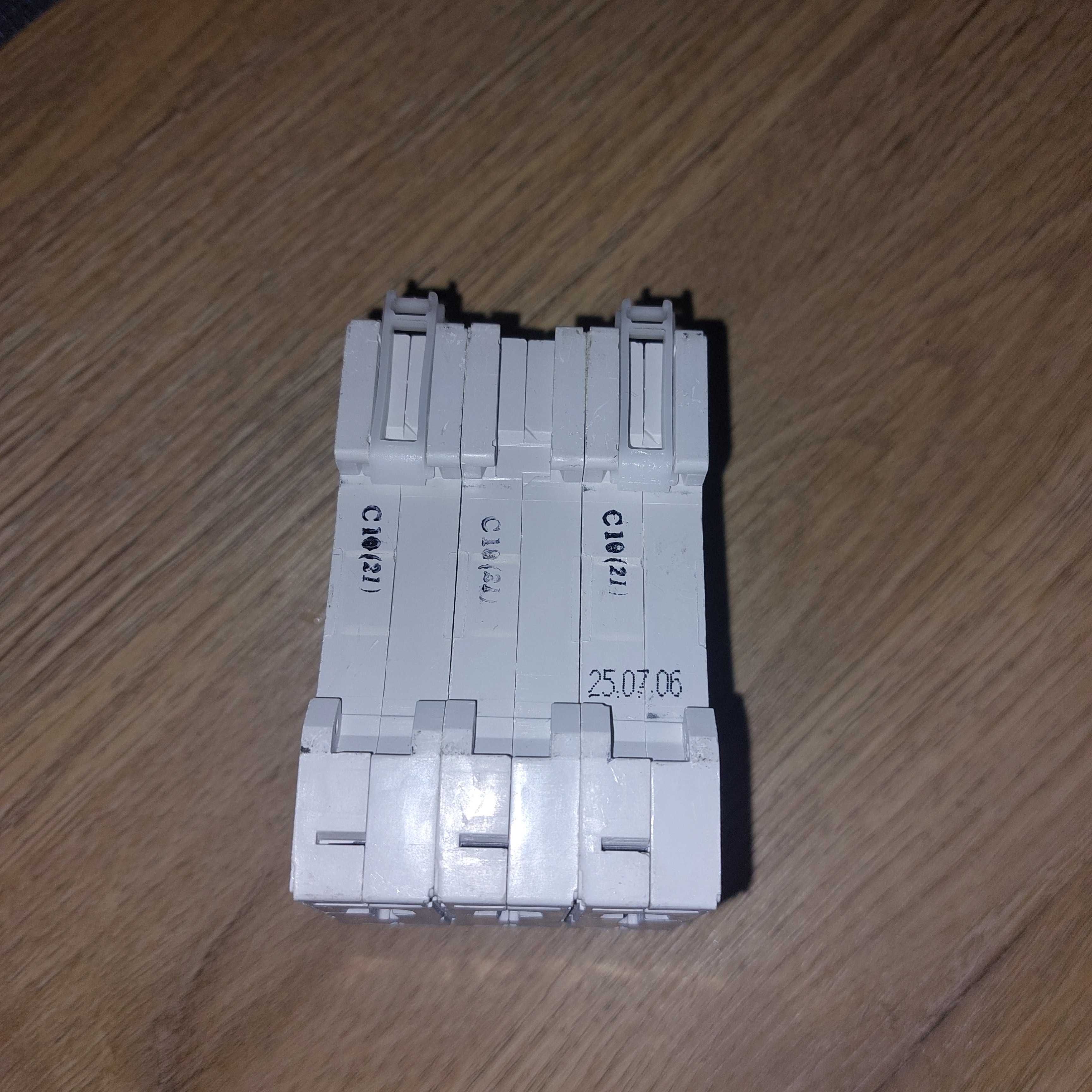 Wyłącznik nadprądowy Legrand S 303 C10A