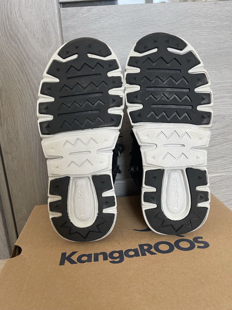 Продам демісезонні черевички KangaROOS р 33