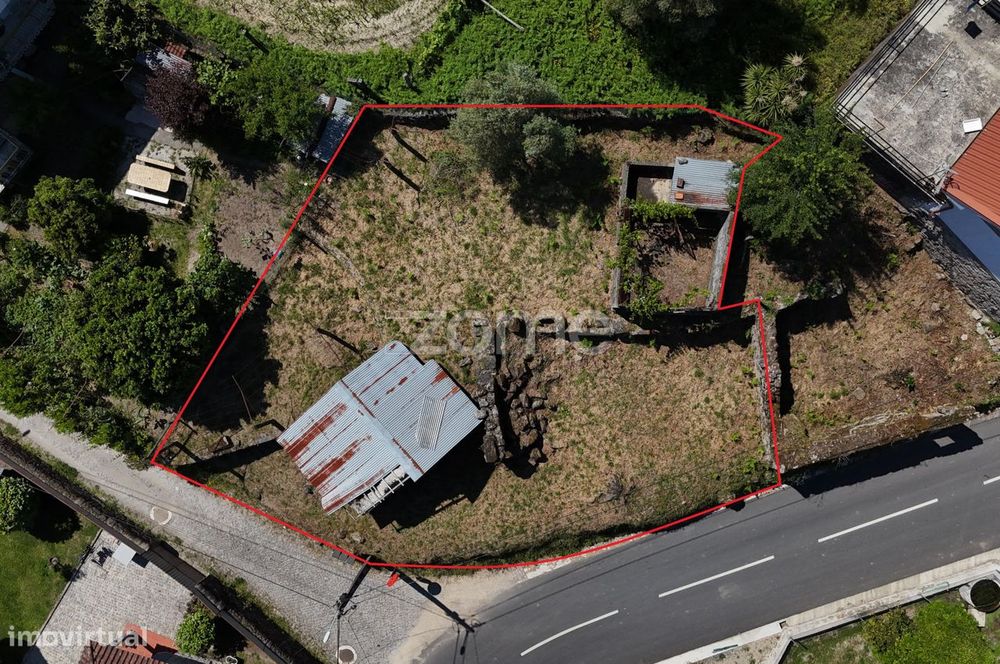Terreno Com Casa Para Reconstruir Em Arcos De Valdevez
