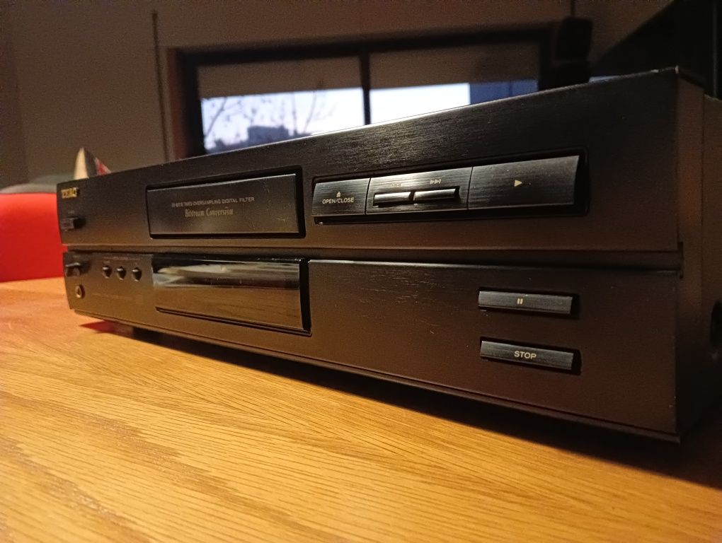 Leitor de CDs TEAC CD-P4500