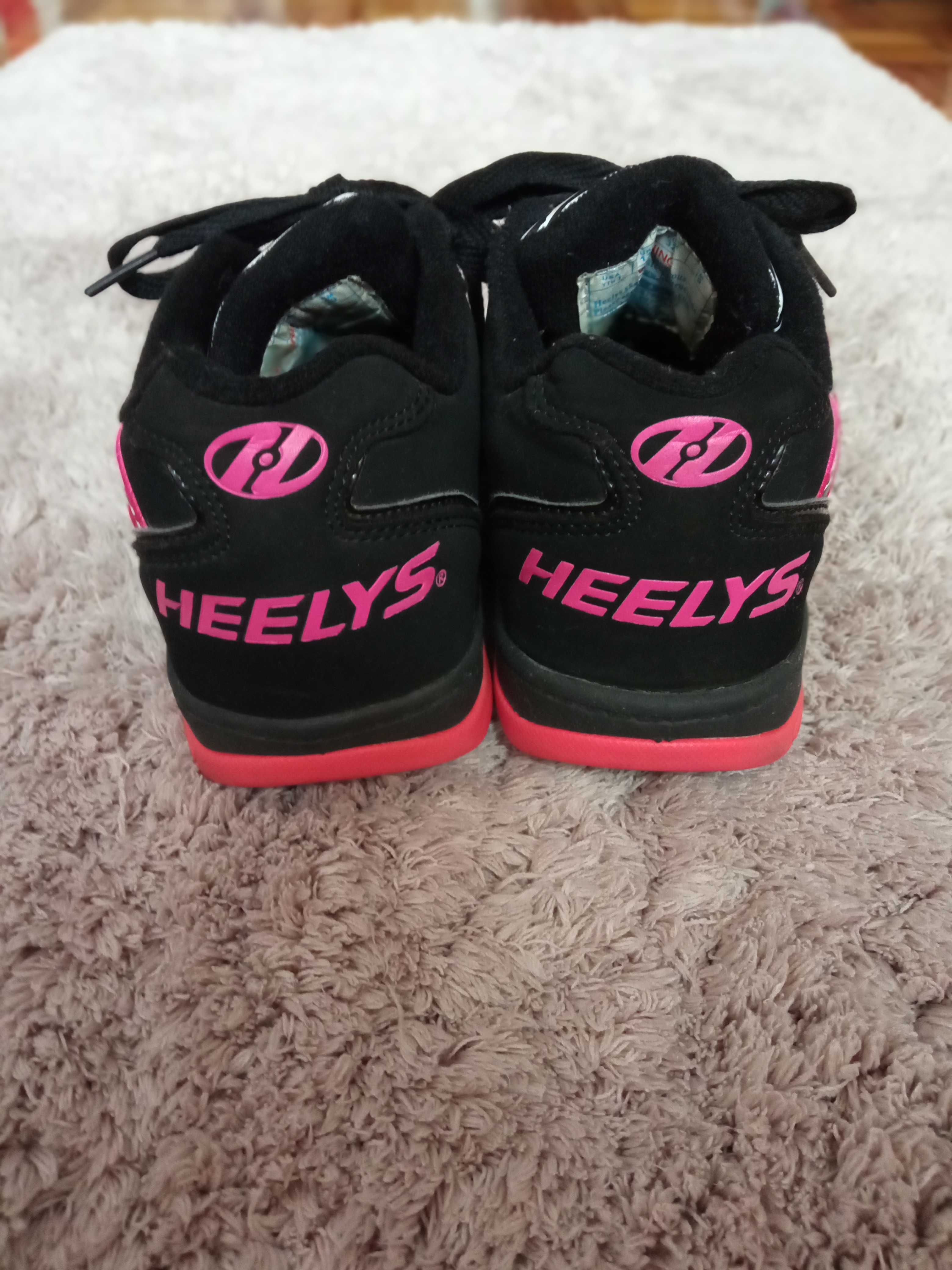 Ténis com rodas marca Heelys, nº 32