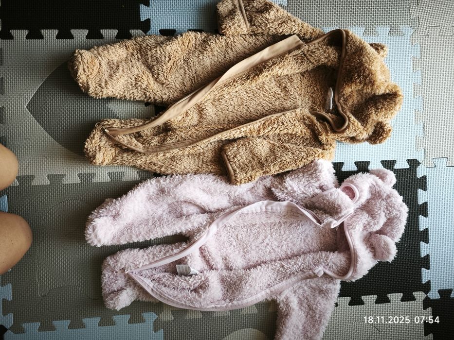Piękne, pluszowe kombinezony dla noworodka.