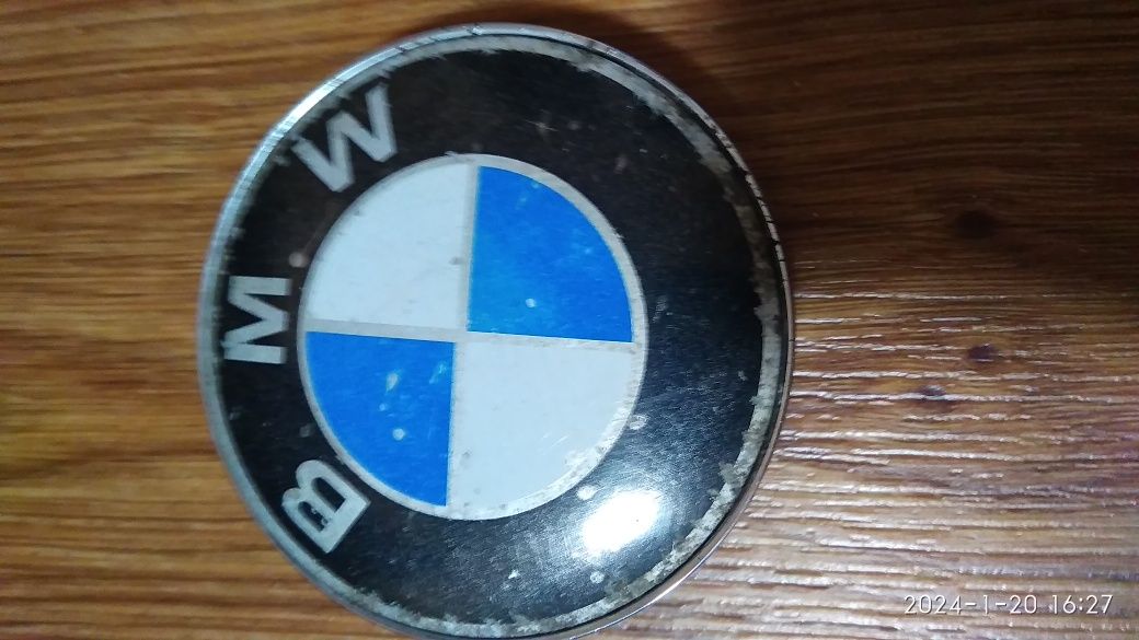 Заглушки на диски BMW.