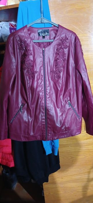 Продам женскую кожаную куртку