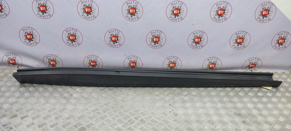 Накладка порога порог правий на infiniti qx30 2017-2020