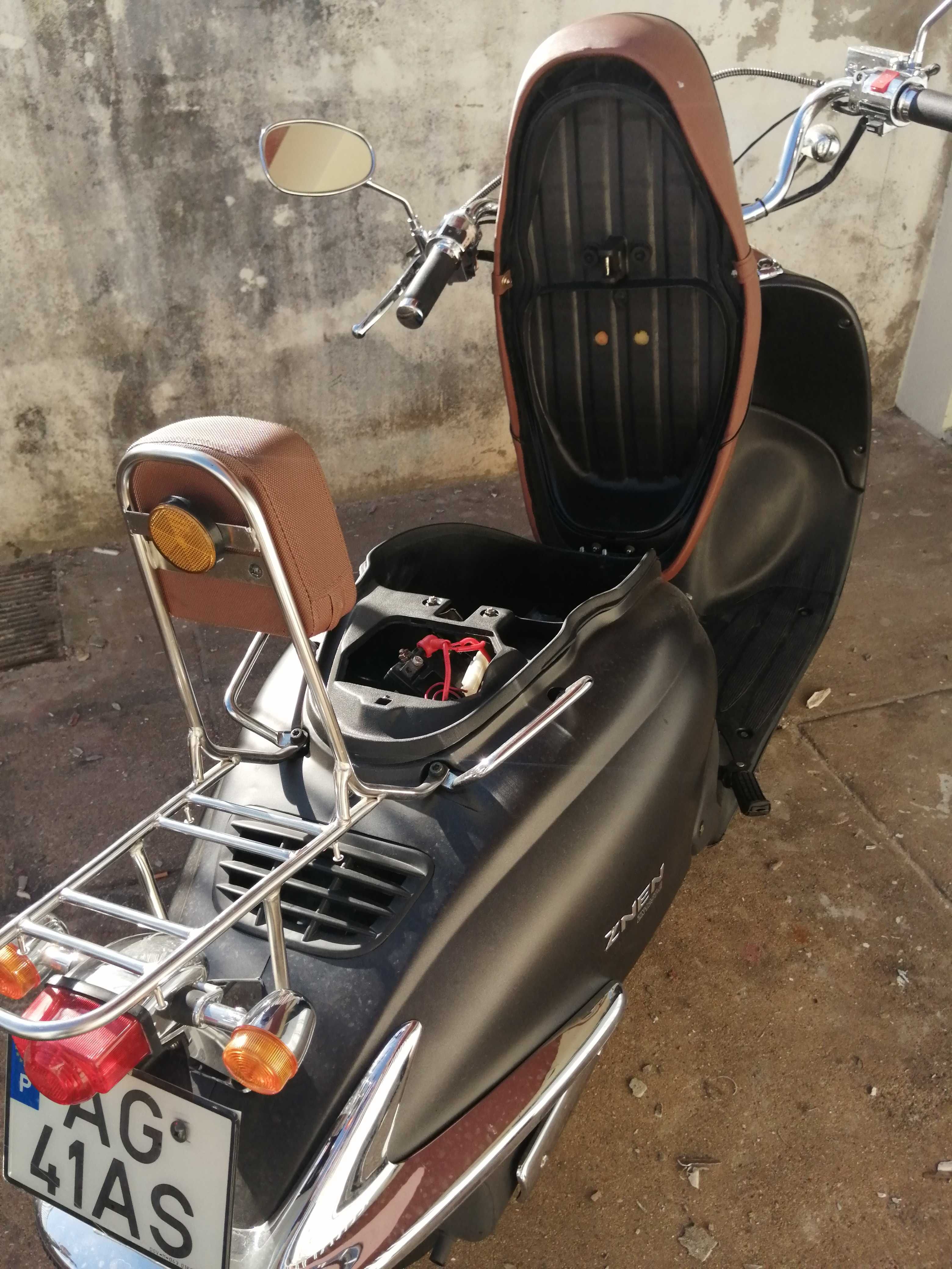 Scooter Znen Znam 125 ( Copia da Vespa ) ano 2021