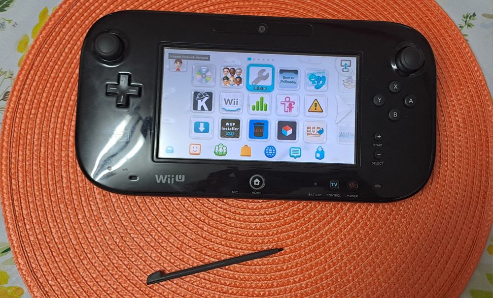 Wiiu desbloqueado em ótimo estado + acessórios