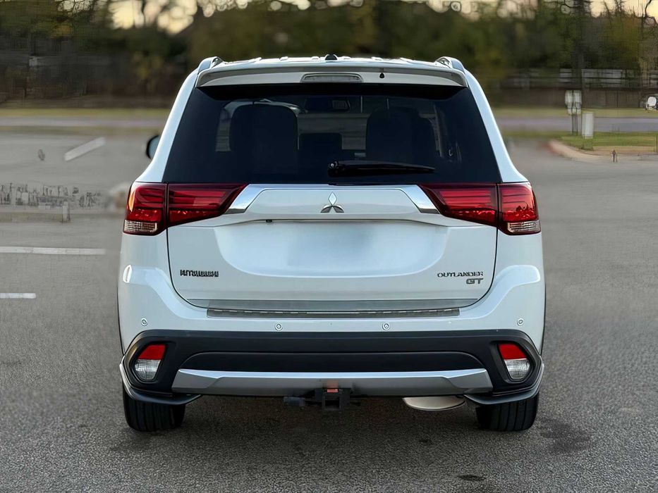 Mitsubishi Outlander      2016