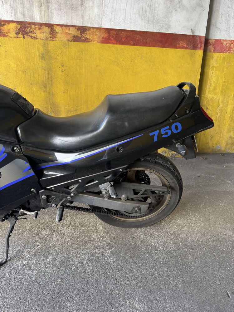 Suzuki gsxf 750, 1992