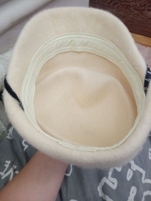 Продам теплу жіночу шапку