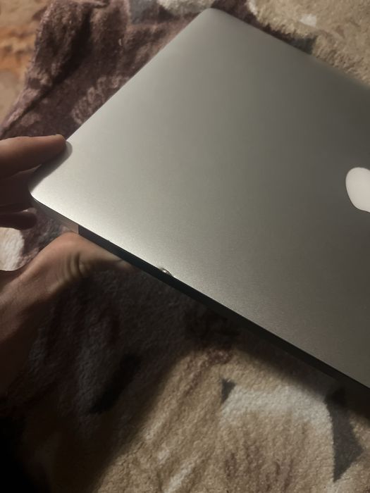 Макбук аір 2011 в харошом состояниї