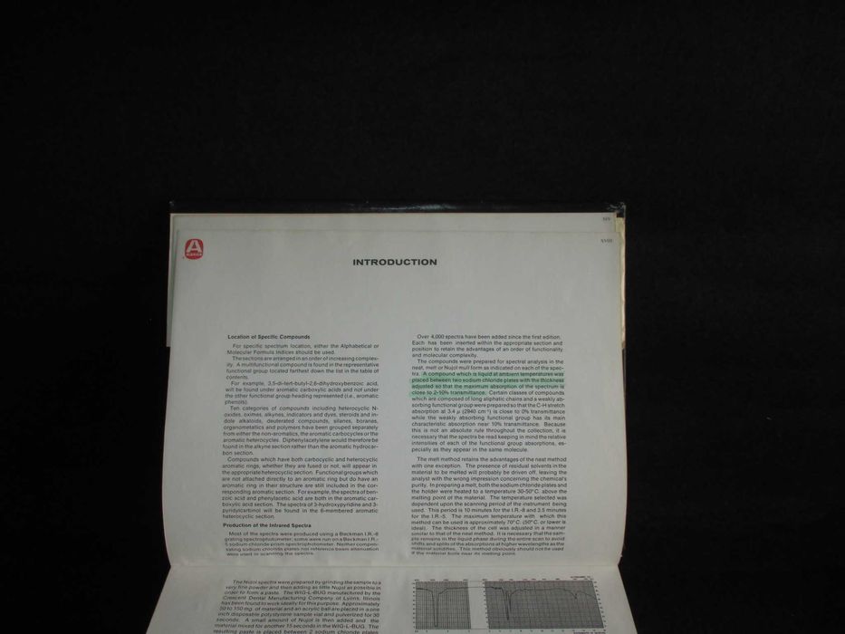 Livro The Aldrich Library of Infrared Spectra Pouchert Edition III