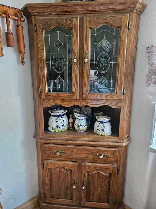 дубова столова вітрина углова вітрина стіл 4 стільця