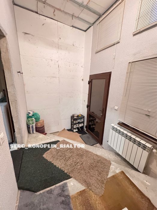 Продам просторную 2к квартиру с частичным ремонтом в таунхаусе в Центр