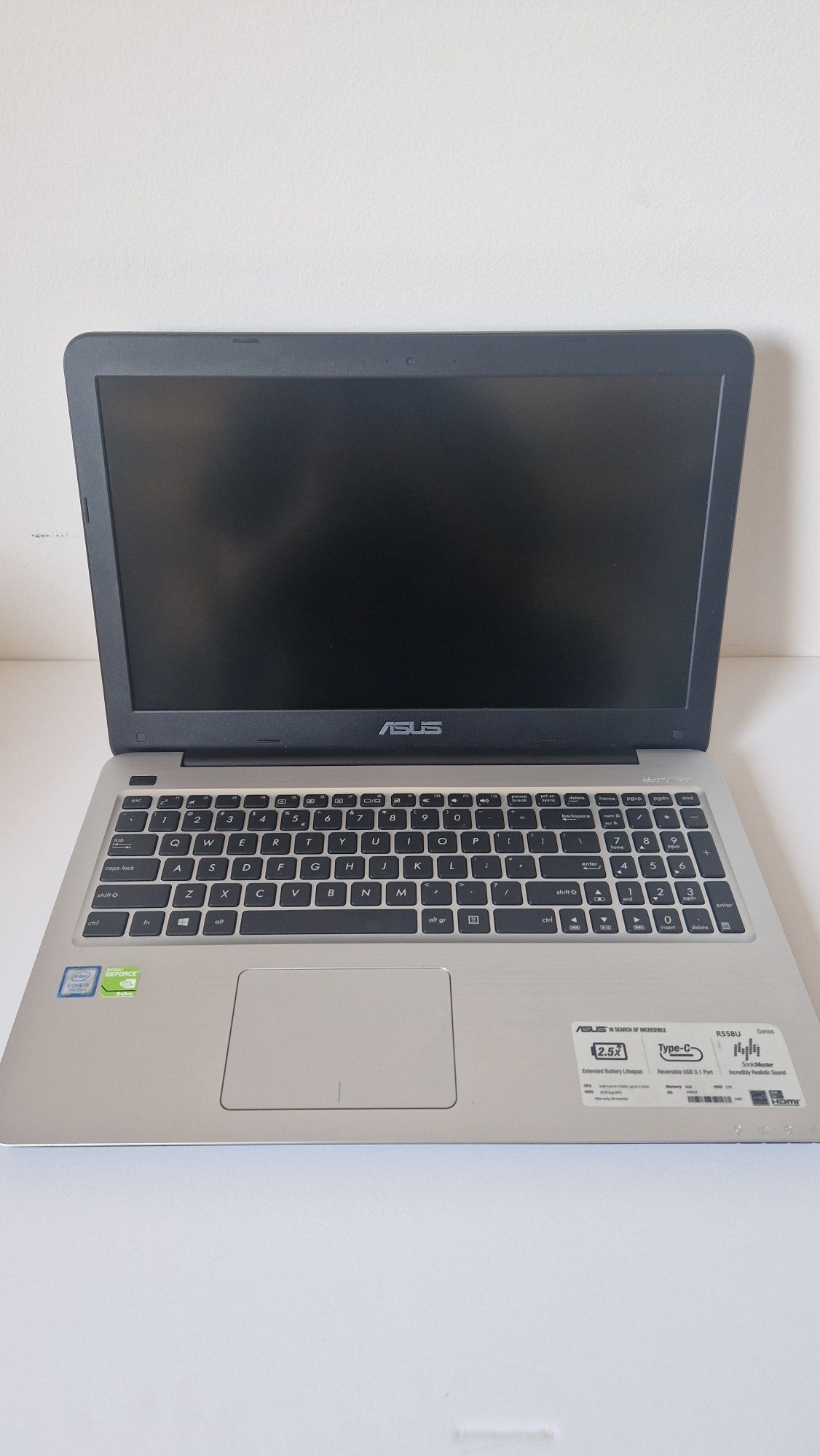 Laptop Asus R558U + torba